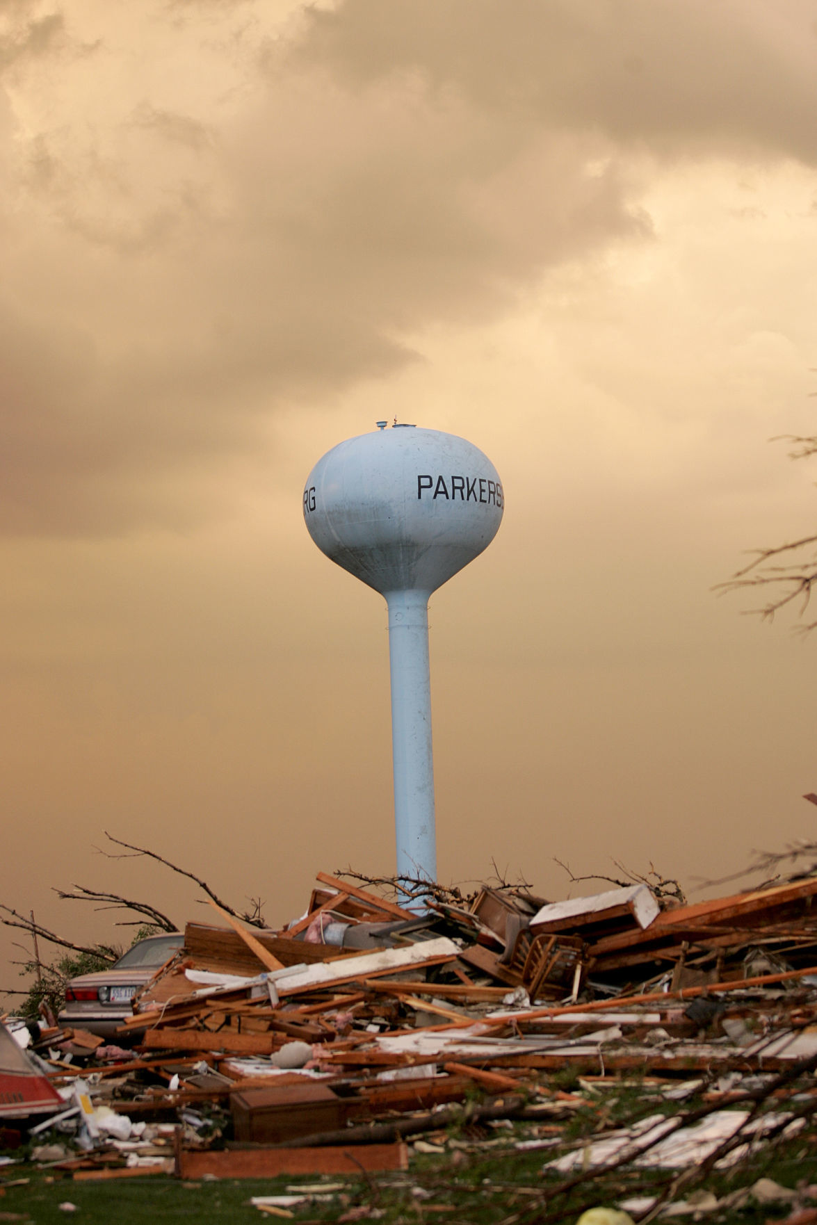052608rct-parkersburg-torn01